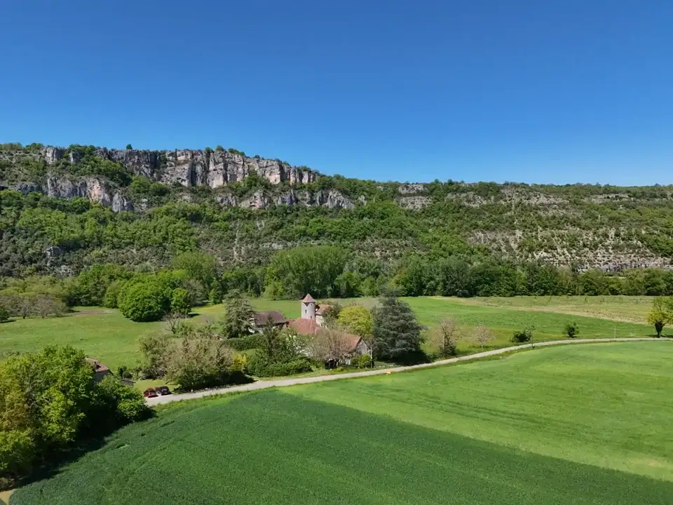 Vue aérienne drone d’une propriété avec terrain en Gironde